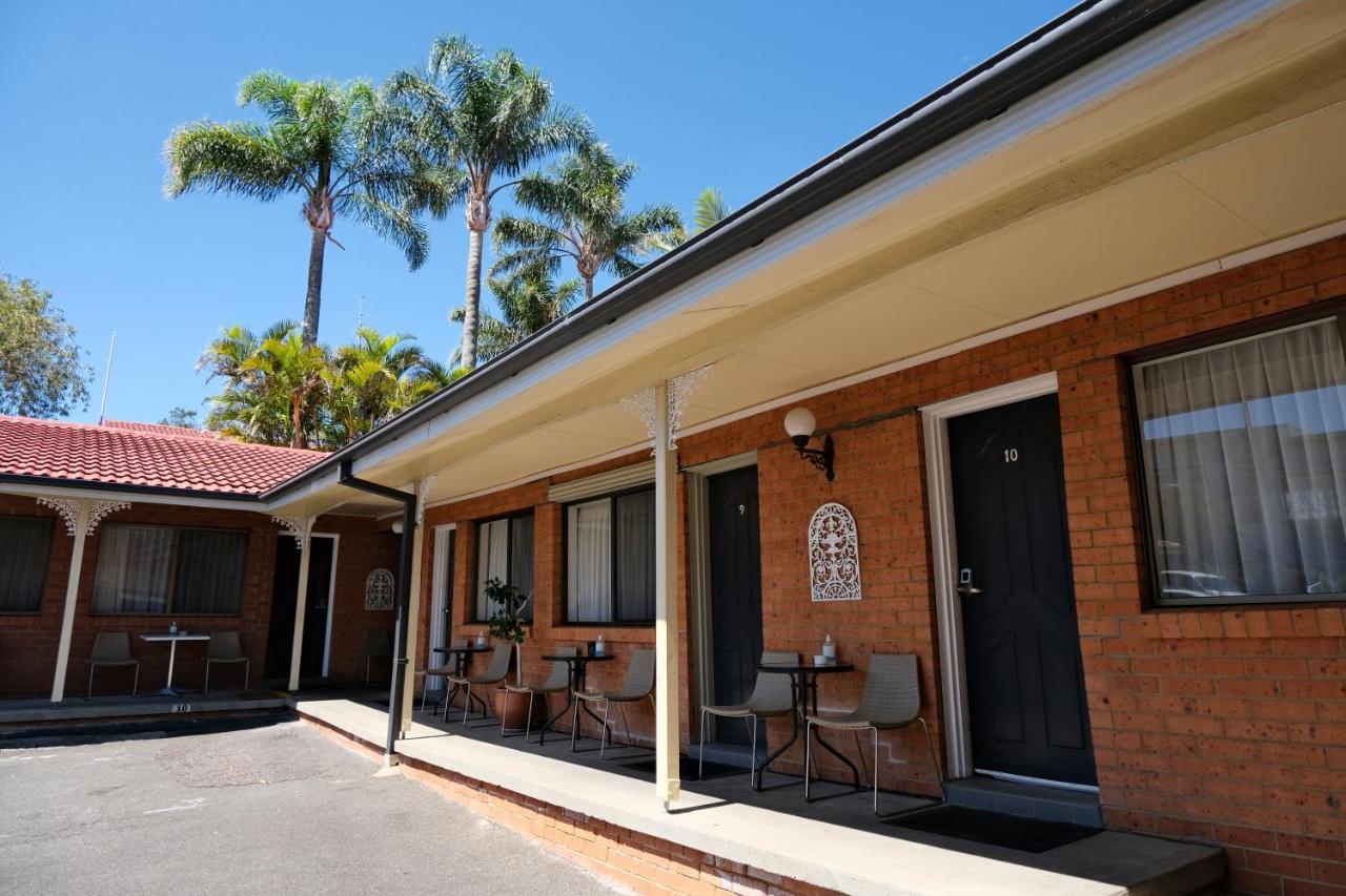 Sapphire Palms Motel Entrance Exterior photo